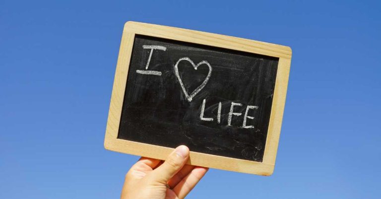 Emotional 2 Lines of Sad Shayari in English for Girl That Touch the Heart Deeply